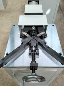 氣動(dòng)組角機(jī) 自動(dòng)化門(mén)窗生產(chǎn)的核心設(shè)備